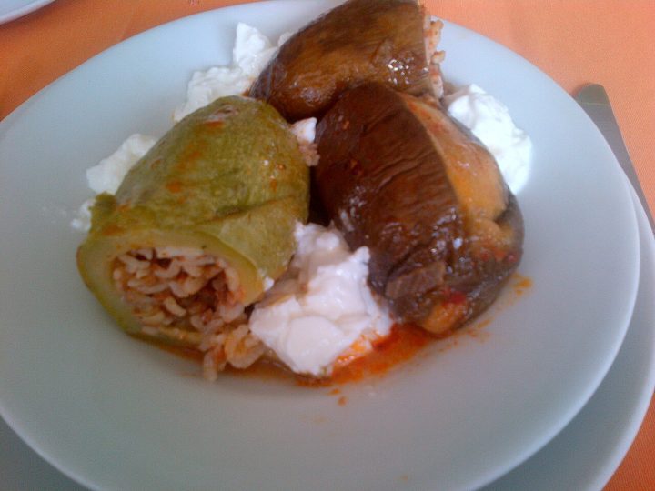 Karışık Dolma Tarifi: Kocaeli Usulü Etli Sebze Dolması