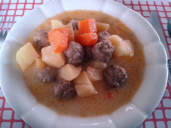 Kiraz Yaprağından Sarma Köfte Nasıl Yapılır?