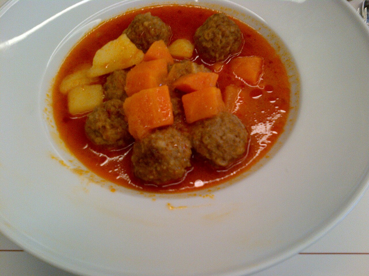 Yoğurtlu sarma köfte servisi
