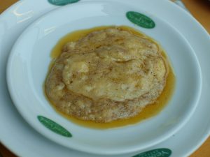 Peynirli kuymak tavada