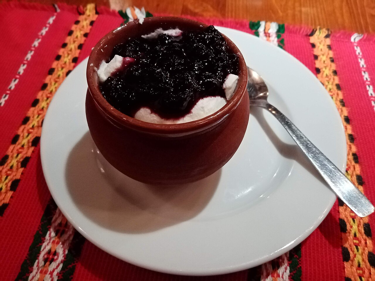 Kaymaklı manda yoğurdu