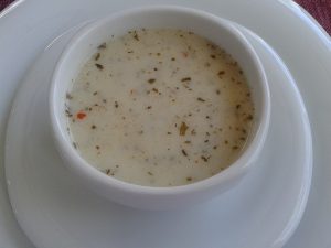 Kâsede sıcak maş çorbası