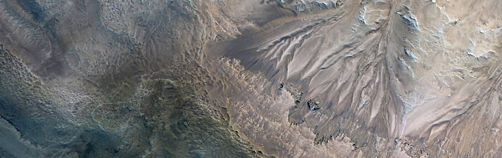 Mars'taki yamaç çizgileri