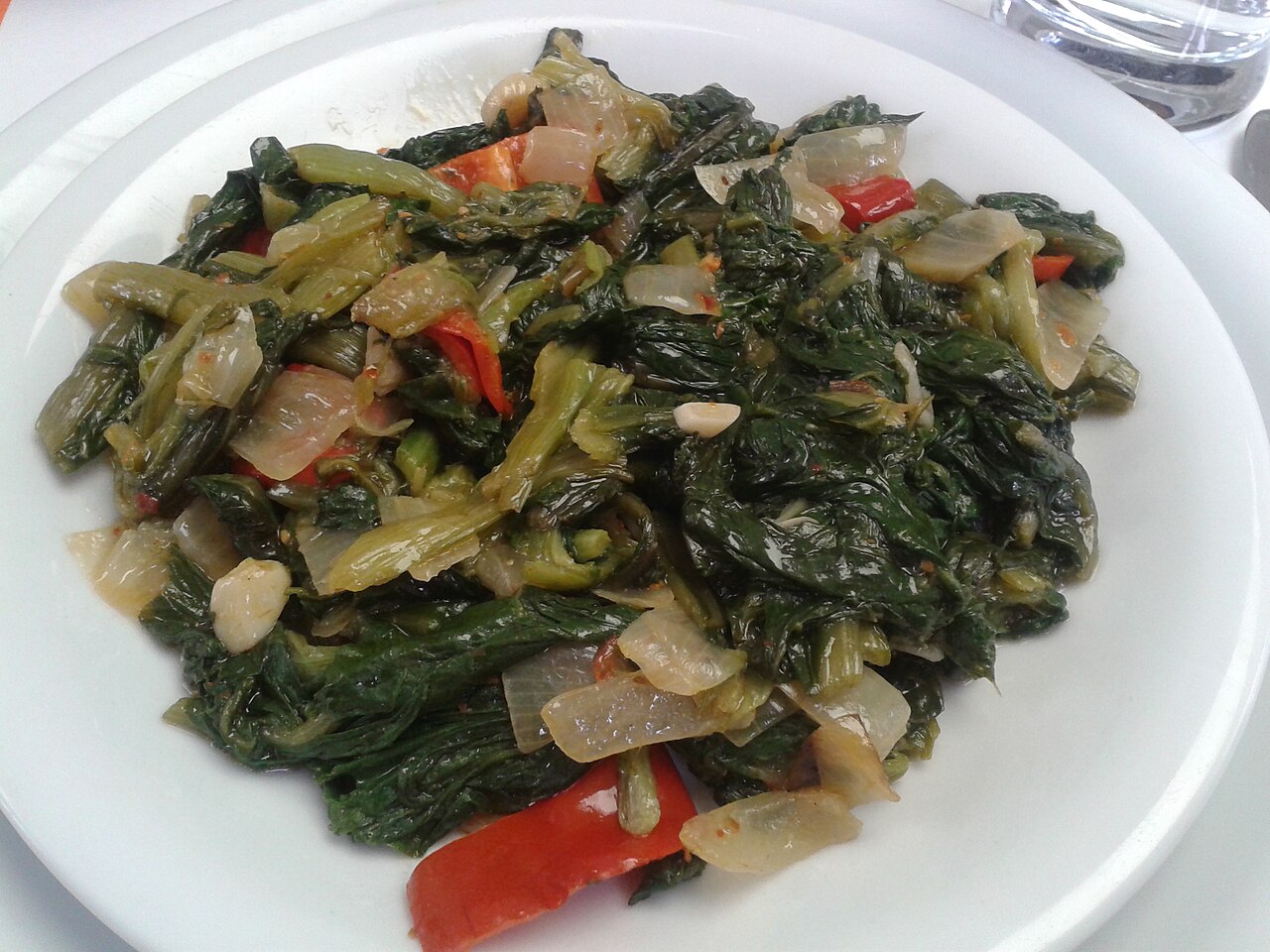 Pazı kavurma yemeği