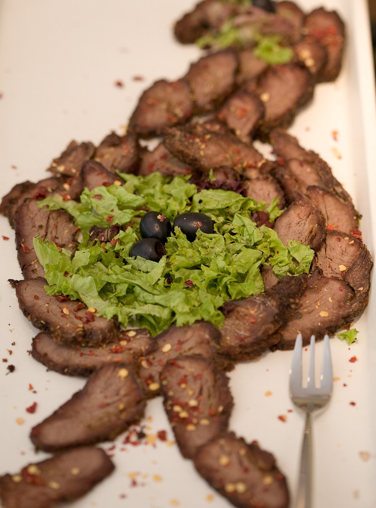 Dilimlenmiş et sarması