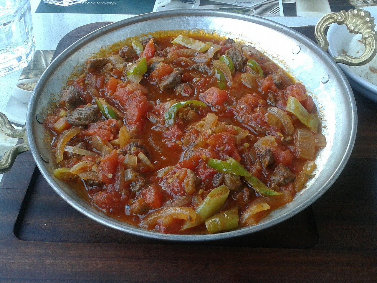 Sacda pişmiş et kebabı