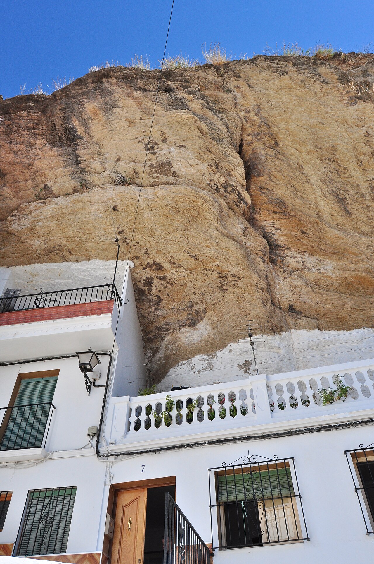 Setenil kaya cati altindaki evler