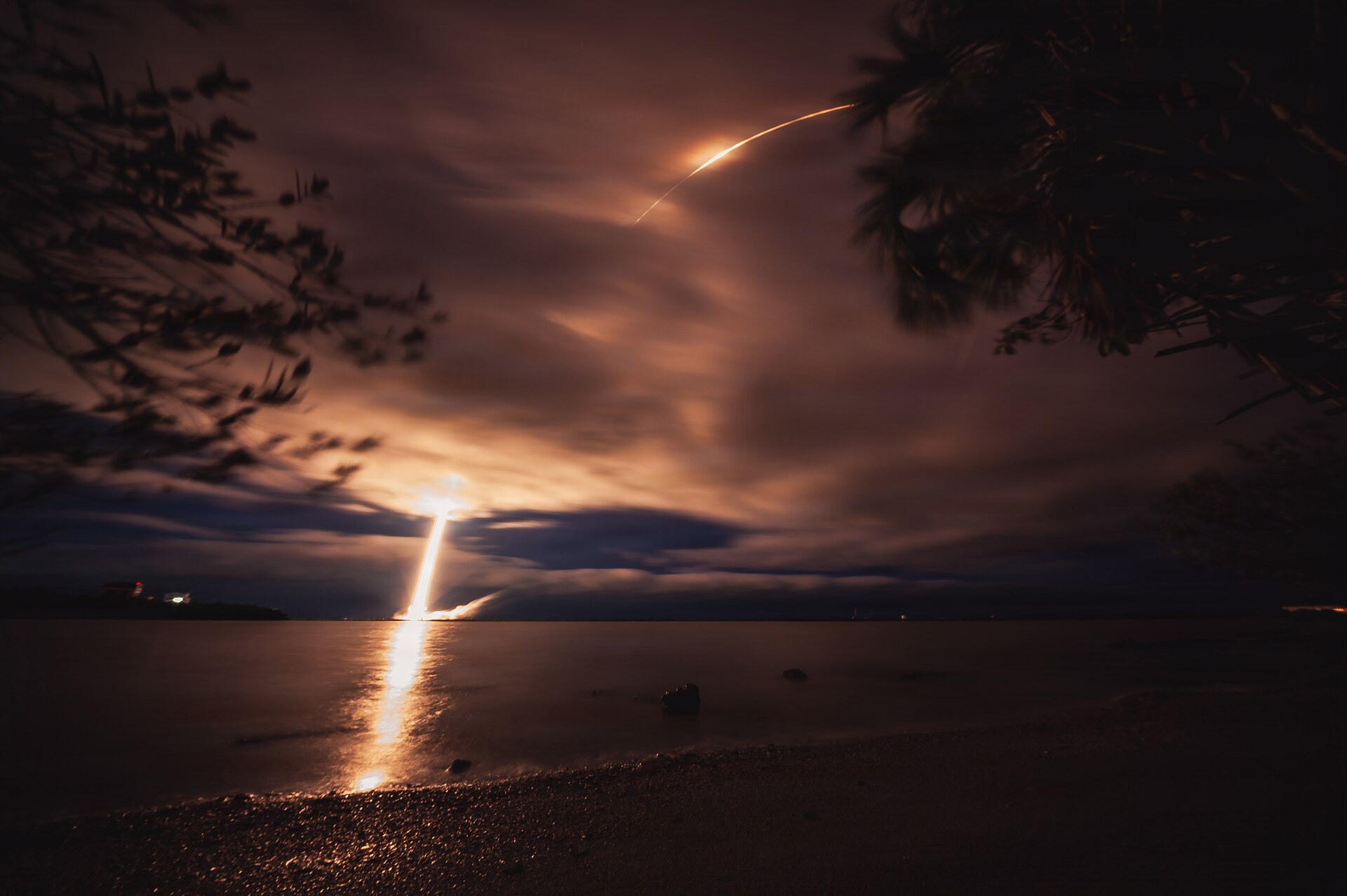 Falcon 9 tek seferde onlarca Starlink uydusu taşıyor