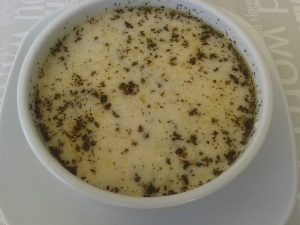 Beyaz kıvamlı sütlü çorba