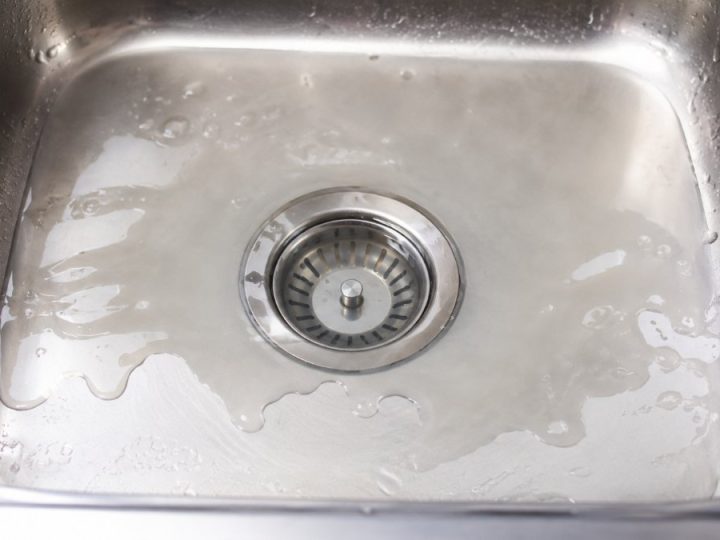 Tıkanan lavabo ve mutfak gideri nasıl açılır? Pompa, spiral ve kimyasalsız yöntemler