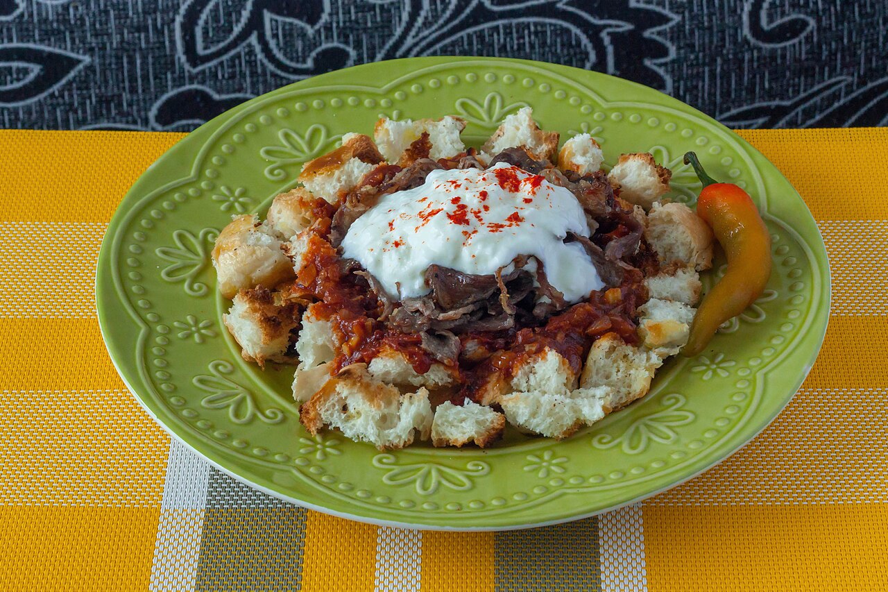 Ekmek üzeri etli yemek