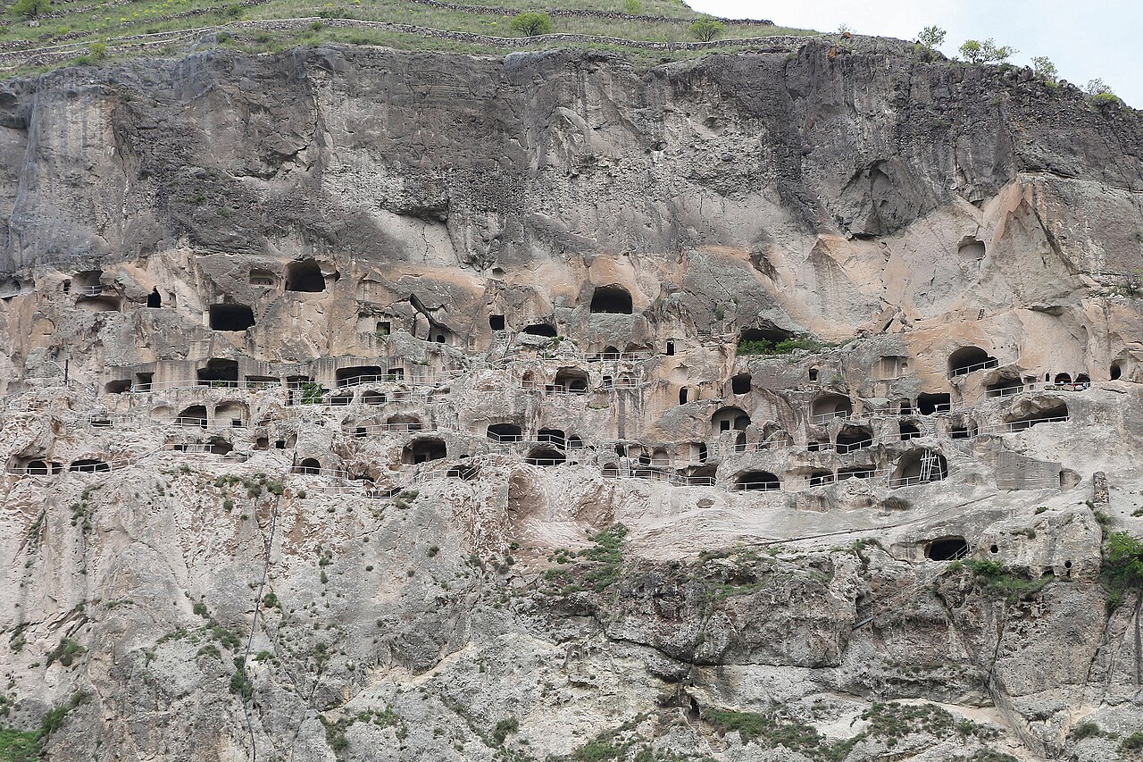 Vardzia kaya sehri genel gorunum