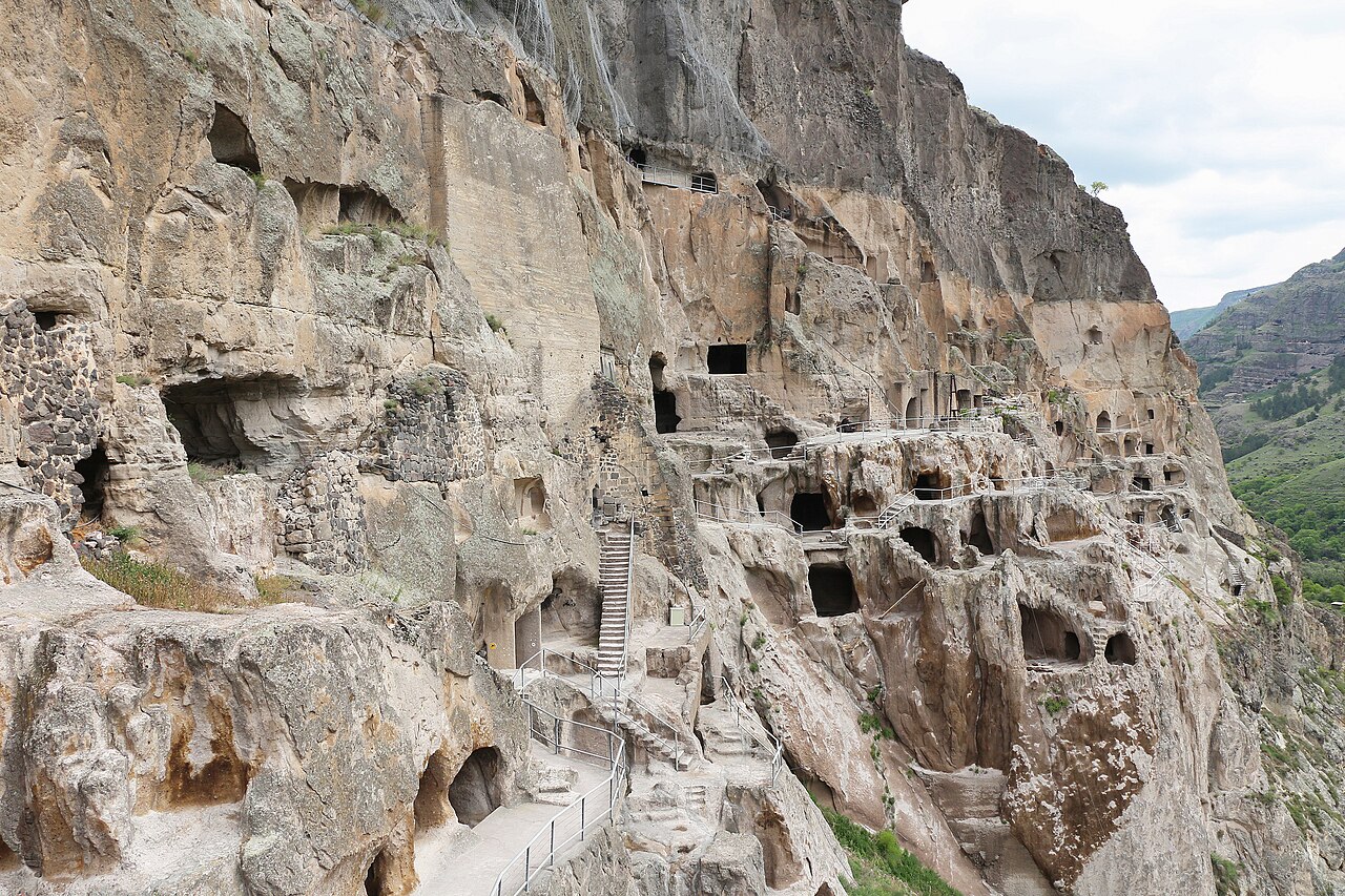 Vardzia kaya sehri detay