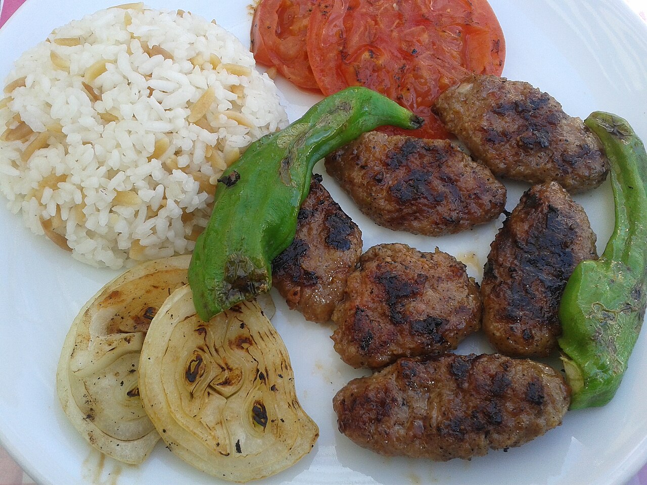 Izgarada pişmiş Yalova köftesi