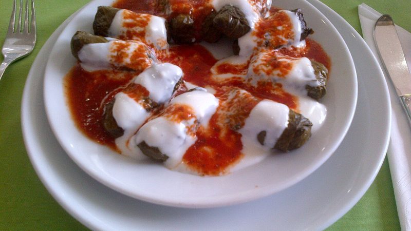 Van Yoğurtlu Yaprak Sarması Tarifi