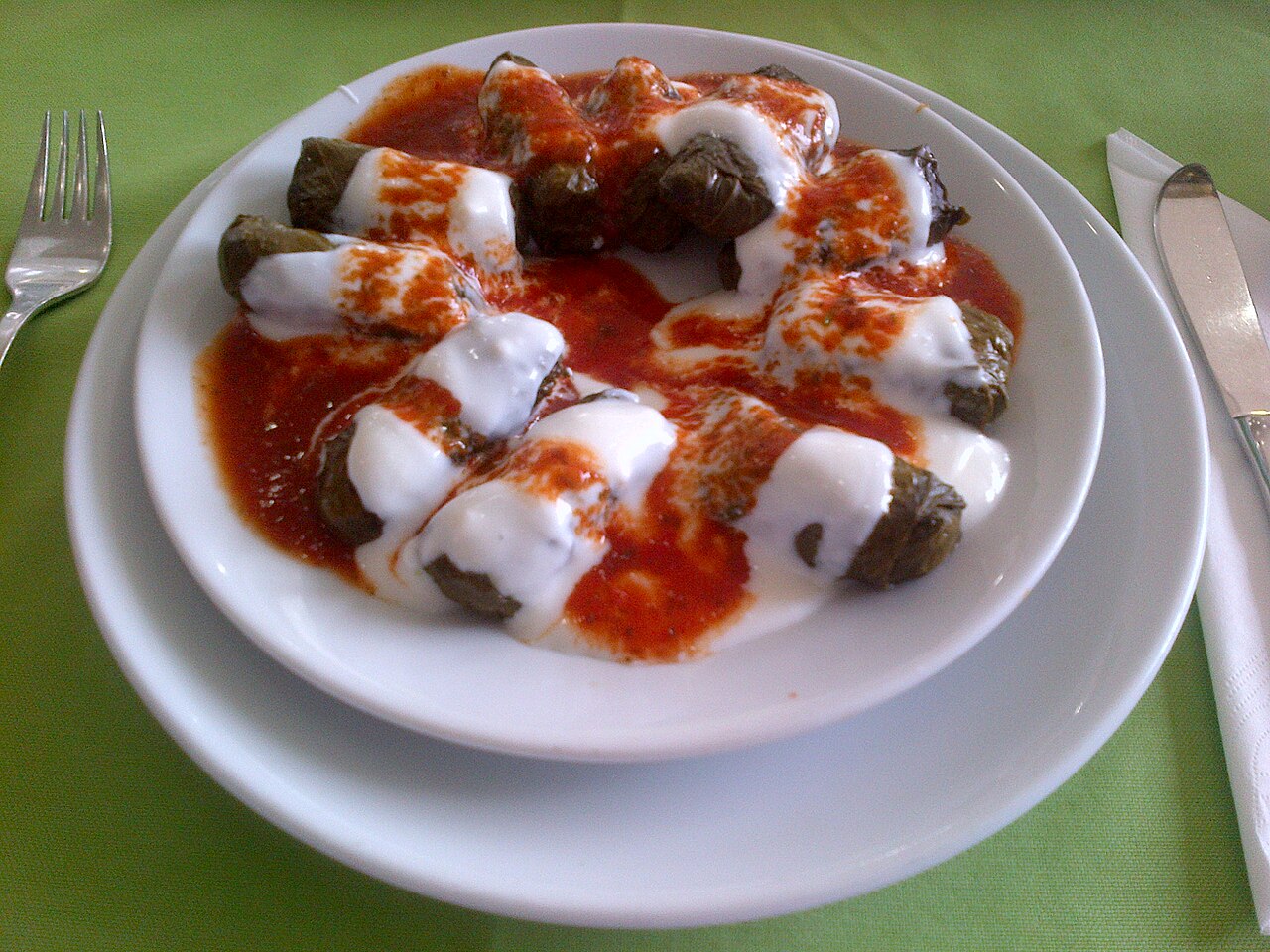 Yoğurtlu yaprak sarması
