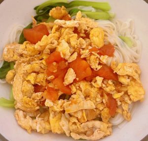 Yumurtalı erişte tabağı