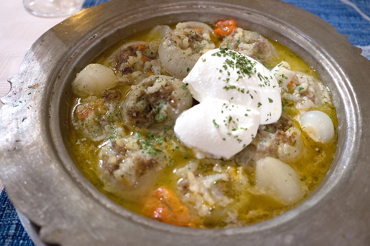 Zeytinyağlı soğan dolması
