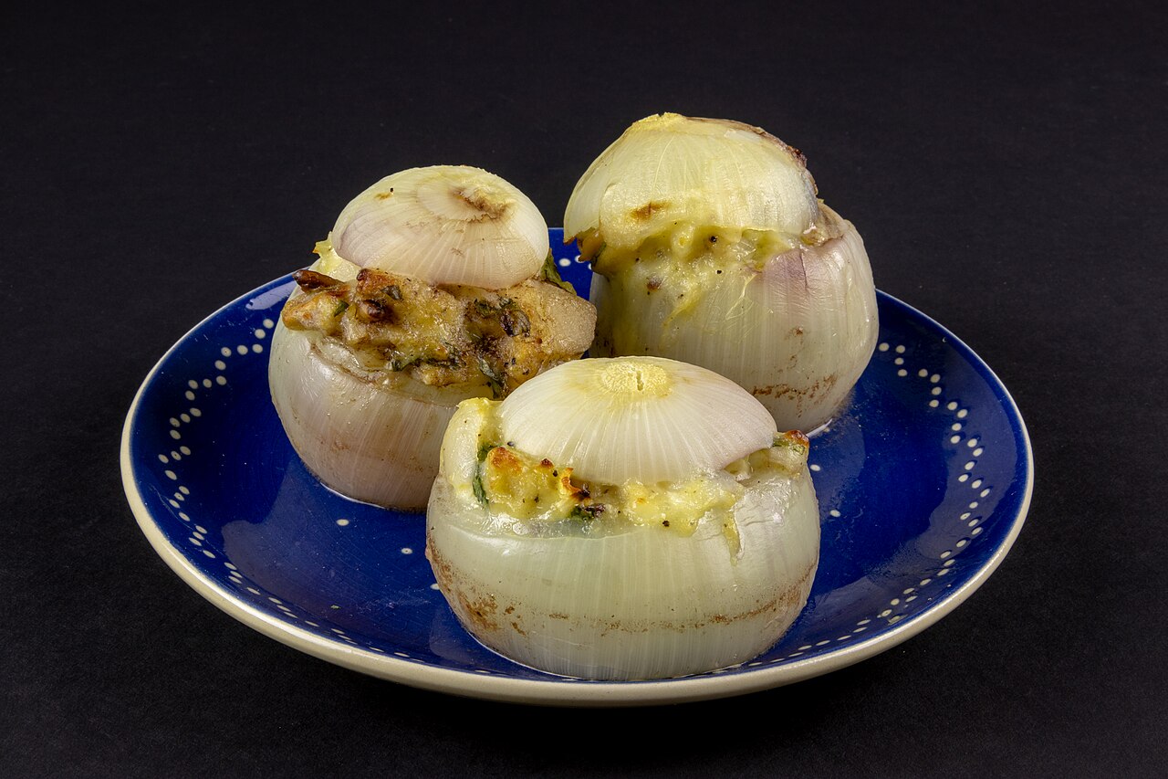 Doldurulmuş soğan sarma