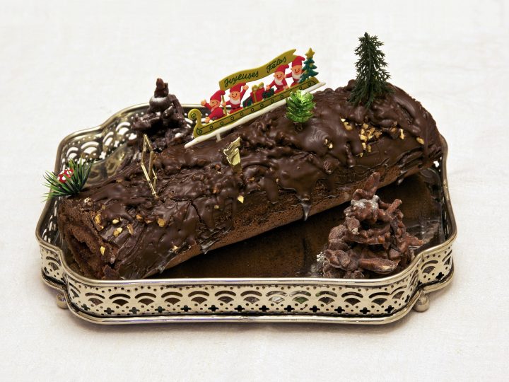 Yılbaşı Log Cake (Yule Log) Tarifi: Çikolatalı Rulo