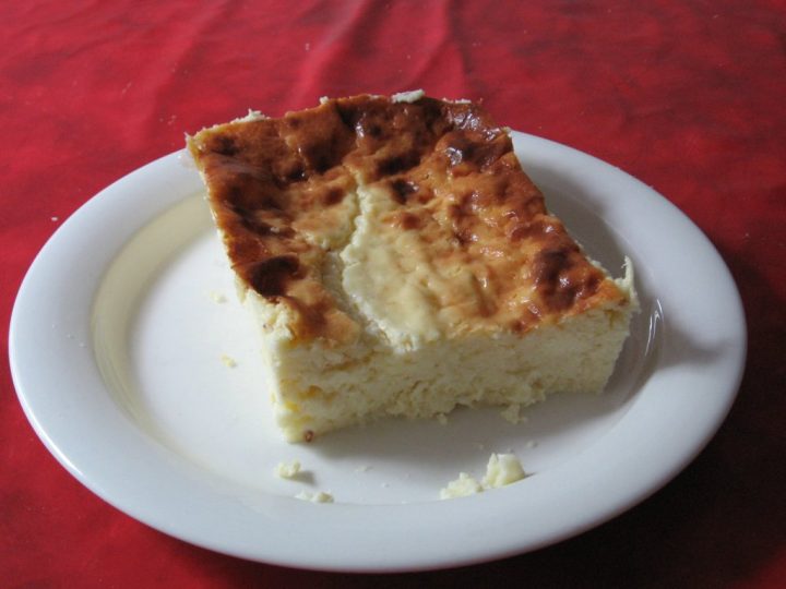 Fırınsız Cheesecake Tarifi: Soğukta Donan Kremsi Tatlı