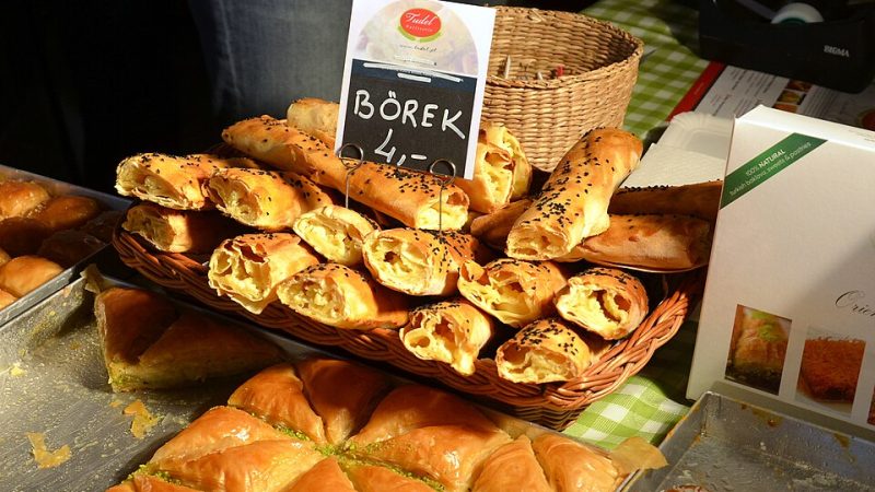 Evde Börek Nasıl Yapılır? Püf Noktalarıyla Börek Rehberi