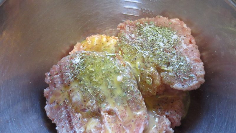 Börek Sosu Nasıl Olmalı? Süt-Yağ-Yumurta Karışımı