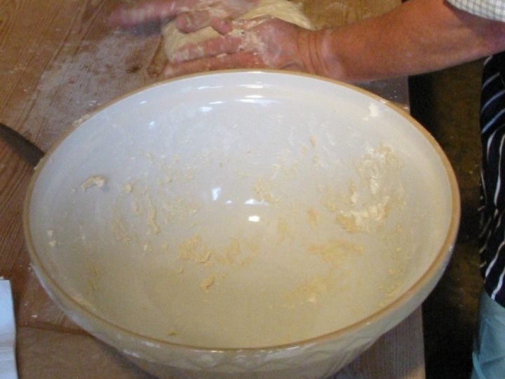 Dökme (No-Knead) Ekşi Mayalı Ekmek Tarifi: Yoğurmadan