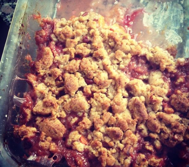 Şeftalili Crumble Tarifi: Fırında Çıtır Üstlü