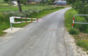 Kanatlı bahçe kapısı