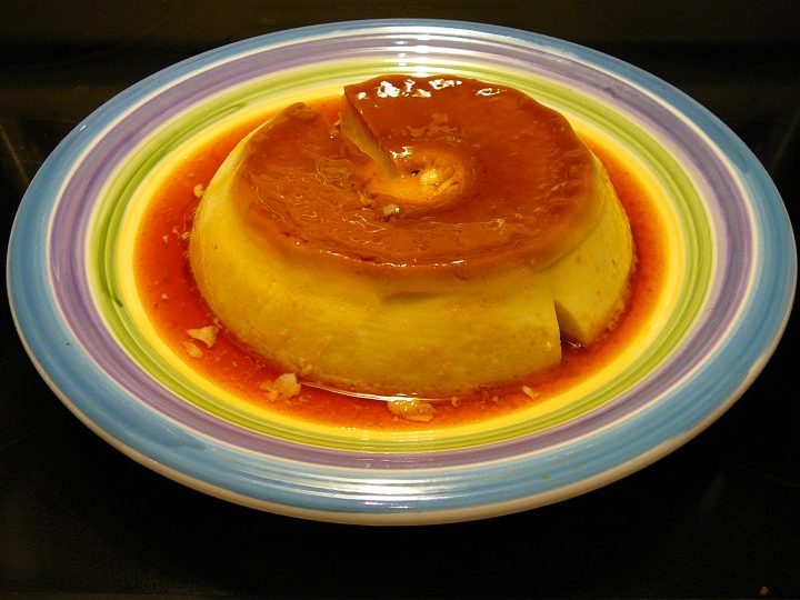 Krem Karamel Tarifi: Karamel Soslu Pürüzsüz Tatlı