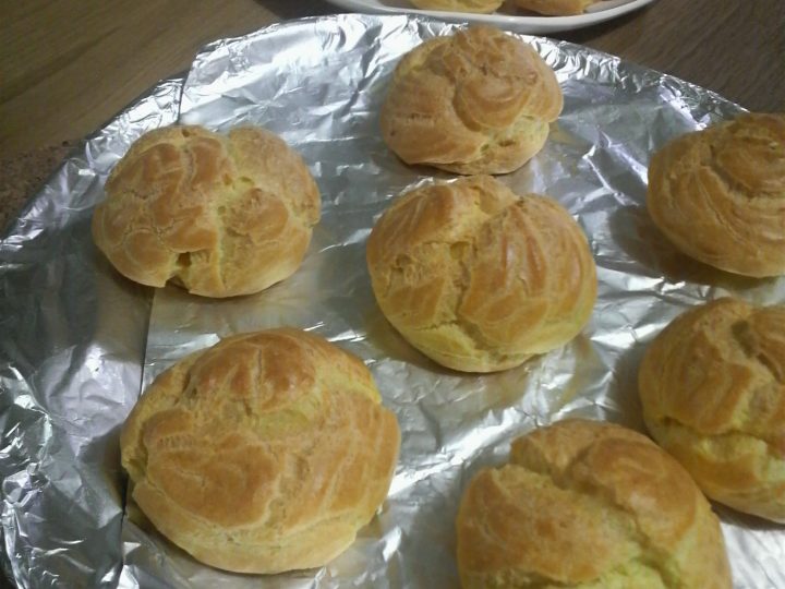 Profiterol Tarifi: Çikolata Soslu ve Kremalı