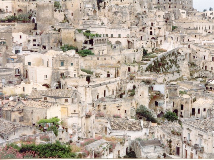 Matera (İtalya): Terk Edilip Yeniden Doğan Kaya Kenti