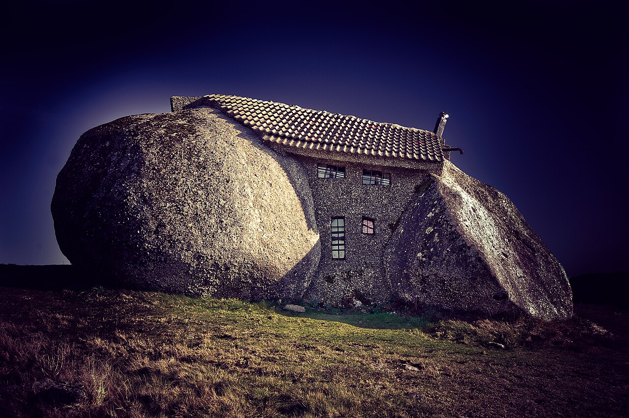 Casa do Penedo kaya evi yamacta