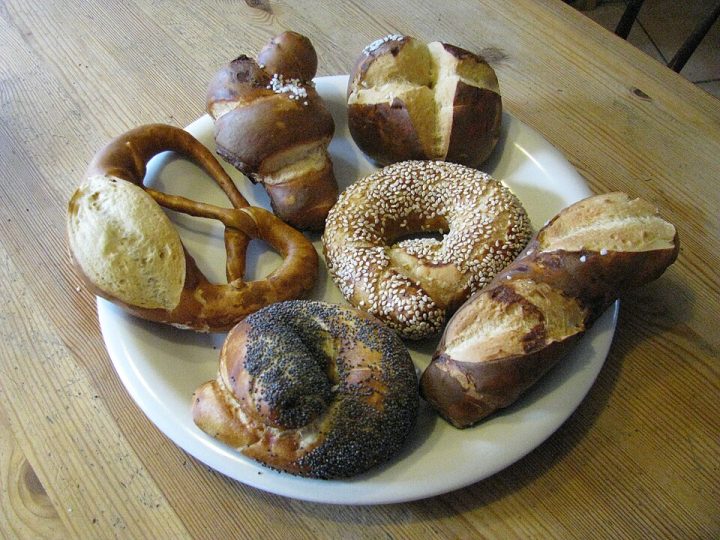 Susamlı ve Çörek Otlu Poğaça: Çıtır ve Aromatik Üst