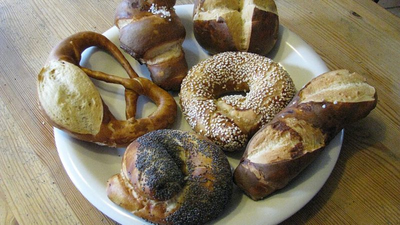 Susamlı ve Çörek Otlu Poğaça: Çıtır ve Aromatik Üst