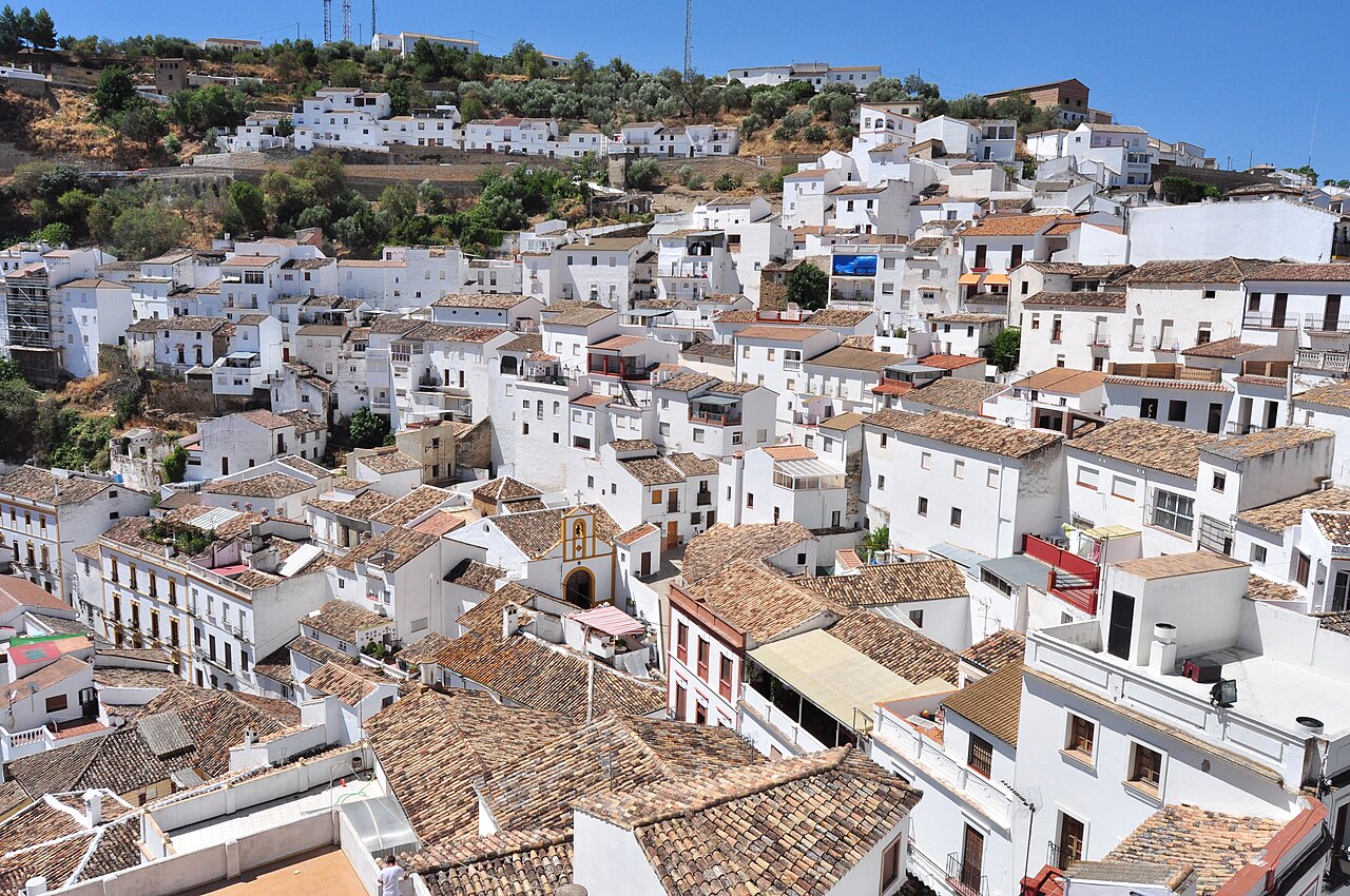 Setenil kaya altina kurulmus sokak