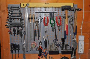 Alet duvarı pegboard — örnek görsel