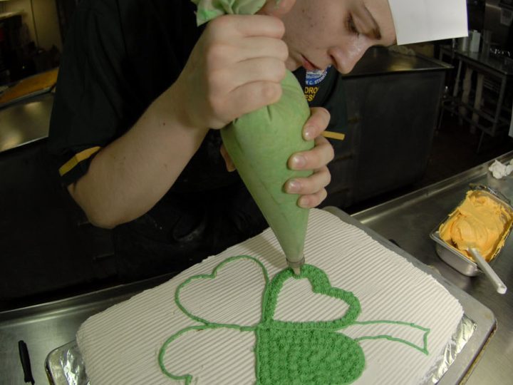 Naked Cake: Rustik ve Zarif Yarı Sıvamalı Pasta